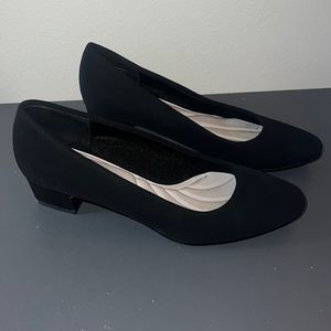 Women’s East Street black pumps